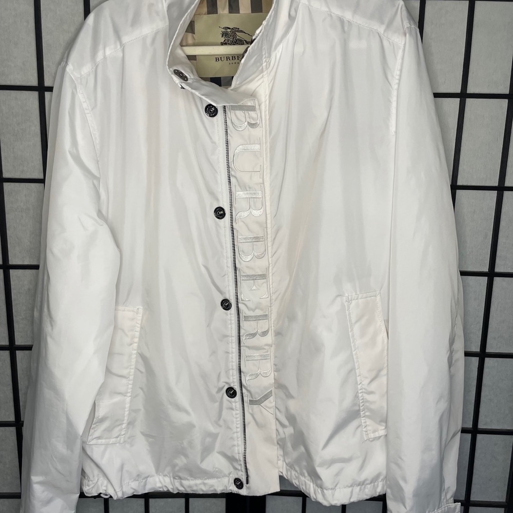 Authentic Burberry NEG$$great for spring n summer sun😊